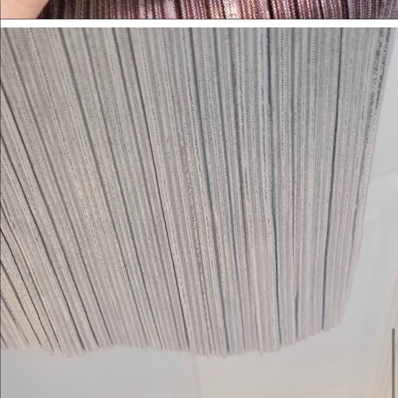 NWT Metallic MIDI skirt - Picture 4 of 5